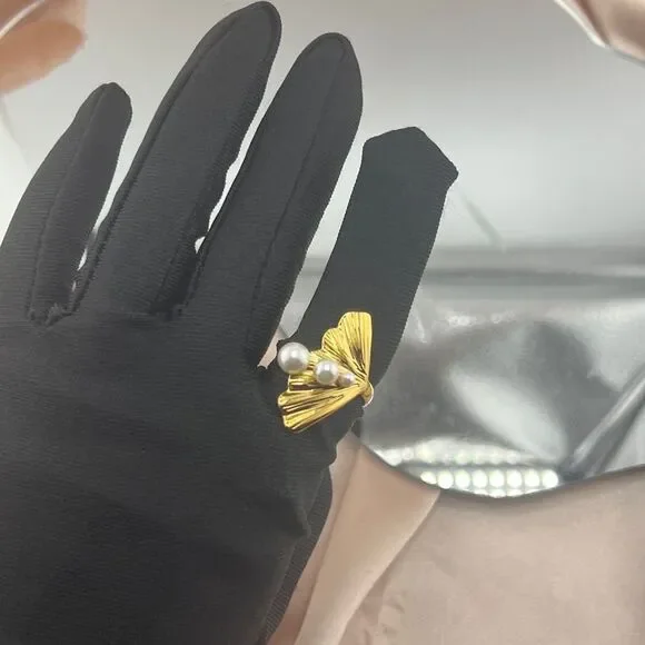 Golden Fan Pearl Ring – Modern Elegance - Picture 6 of 8